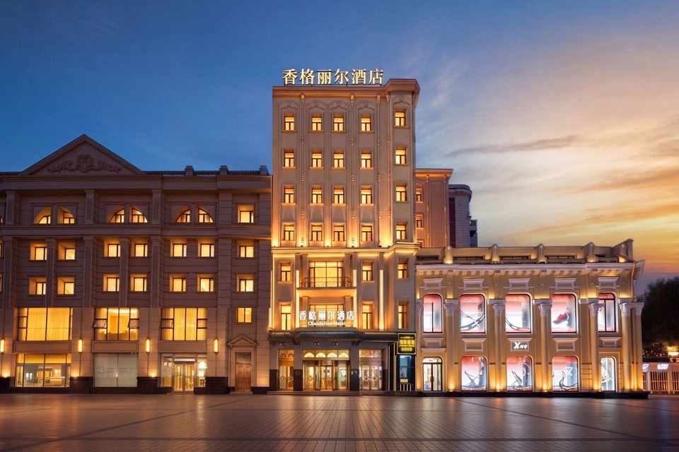 Chandelier Hotel