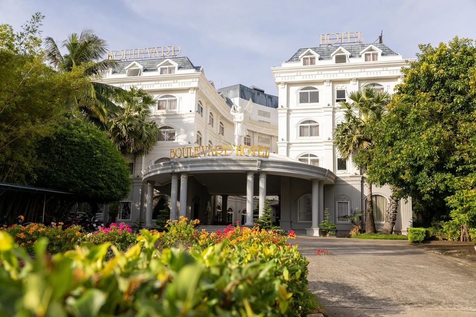 Boulevard Hotel