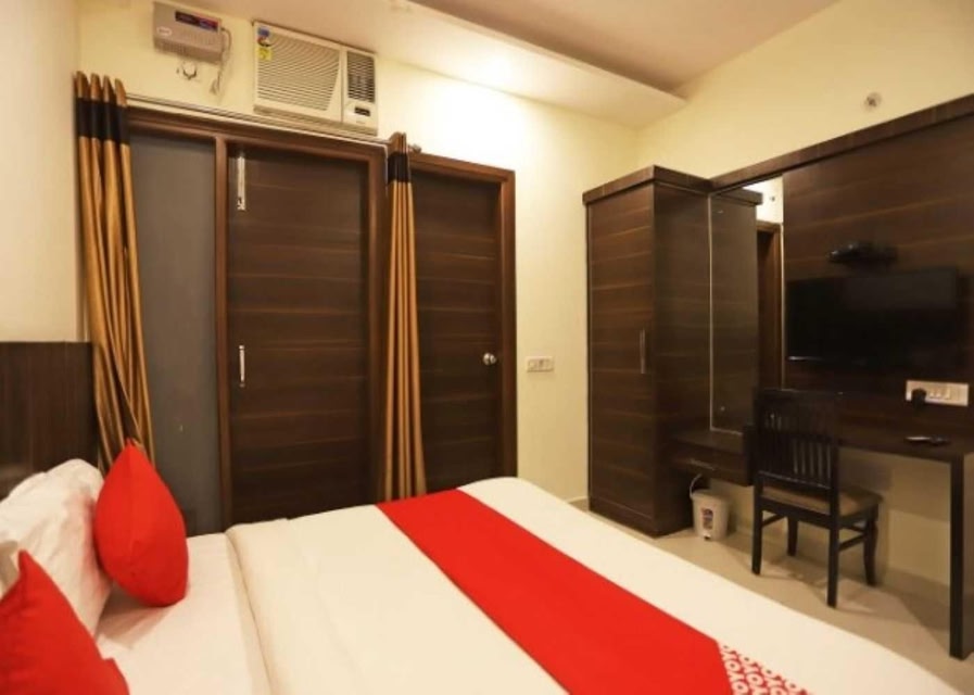 FabHotel Aerosky Inn