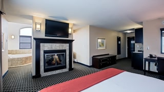 Holiday Inn Express & Suites Green BAY East by IHG