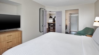 Staybridge Suites Lincoln Northeast by IHG