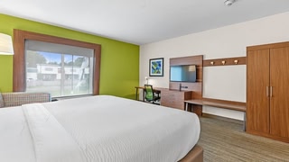 Holiday Inn Express & Suites Mobile - University Area by IHG