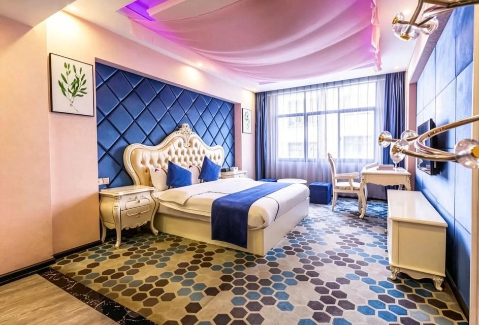Xingyi Lianshang Theme Hotel
