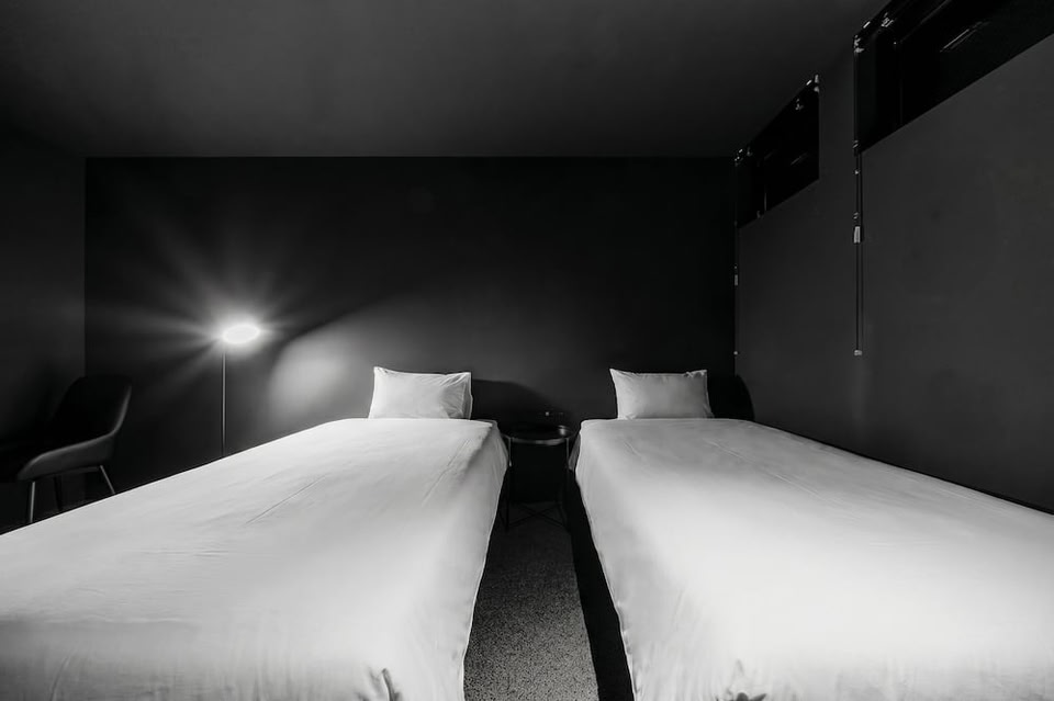 THE Dwbl Hotel B