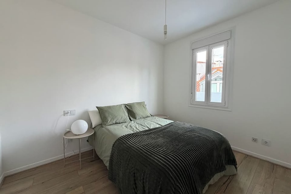 Apt - Sleeps 4 - Pet Friendly - Central Location