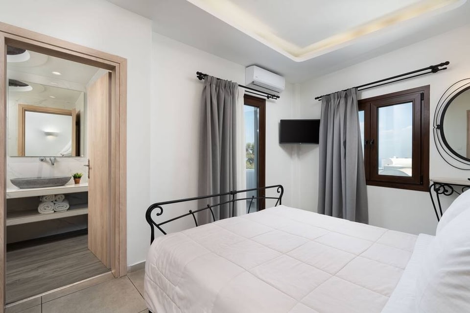 Pithos Apartments