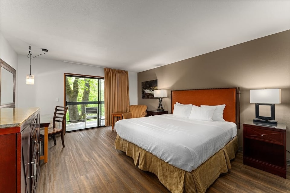Riverside Inn