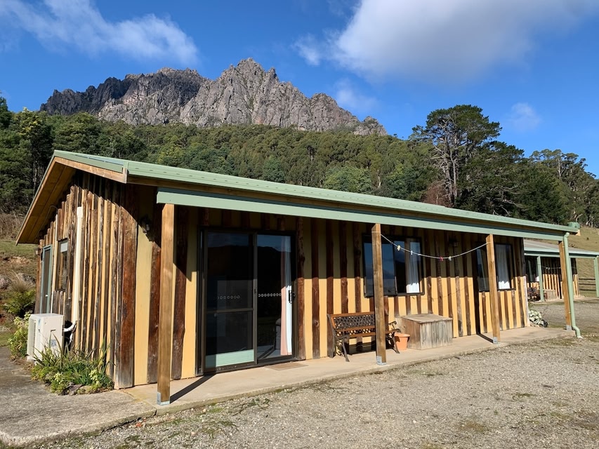 Silver Ridge Retreat Spa Cabin2+ Heated pool+