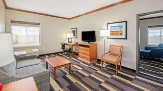 La Quinta Inn & Suites by Wyndham Oklahoma City - Moore