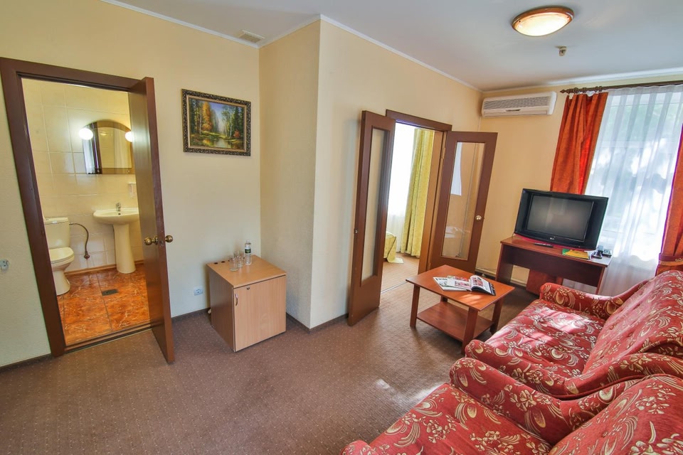 Ukraina Hotel