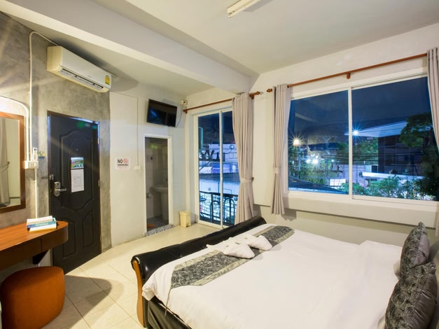 Beehive Phuket Old Town Hostel