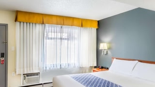 Econo Lodge Inn & Suites Calgary - University