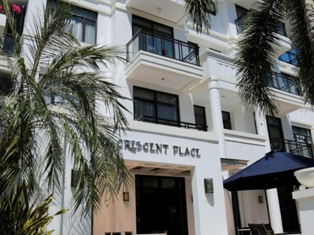 One Crescent Place Hotel
