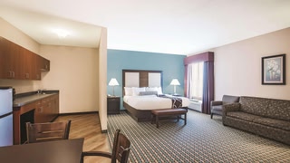 La Quinta Inn & Suites by Wyndham Stonington-Mystic Area