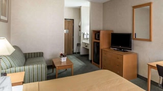 Quality Inn at Collins Road - Cedar Rapids