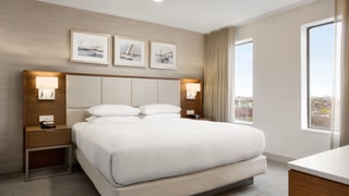DoubleTree Suites by Hilton Hotel Boston - Cambridge