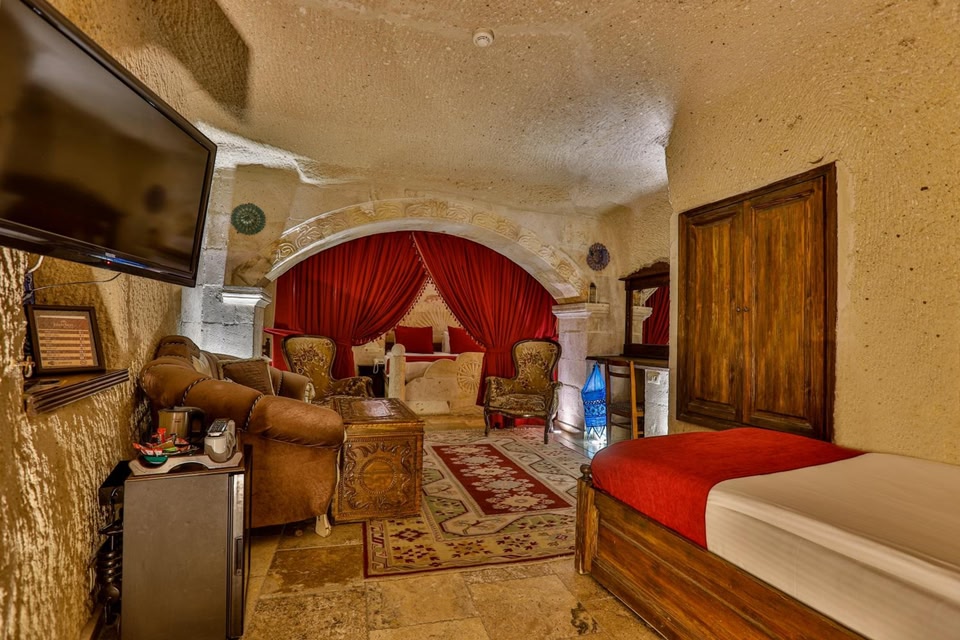 Hidden Cave Hotel