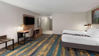 La Quinta Inn & Suites by Wyndham Knoxville Papermill