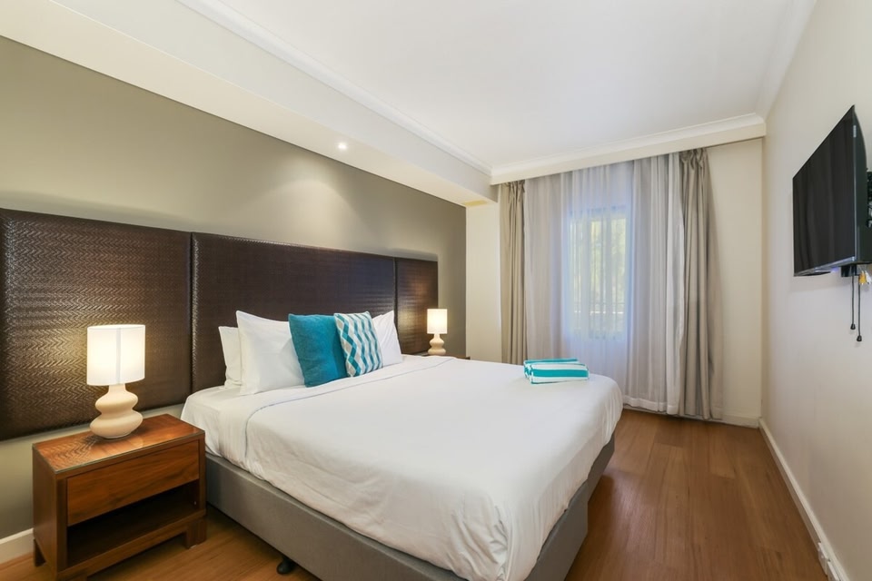 Resort Escape King Bed Pool Balcony