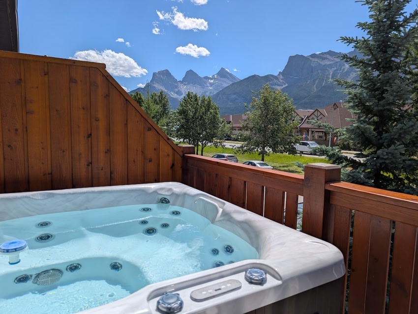 Designer Home, Private Hot Tub