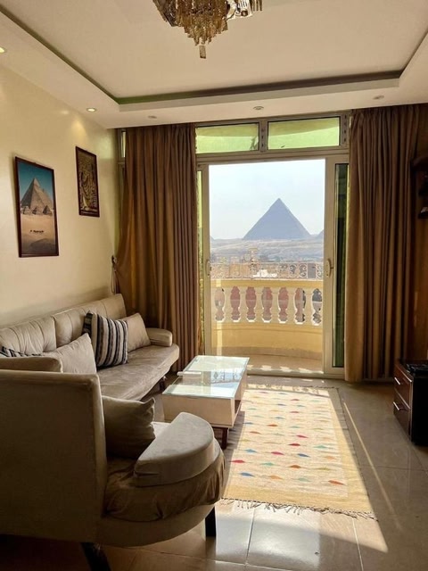 Pyramids hotel& Free Pickup