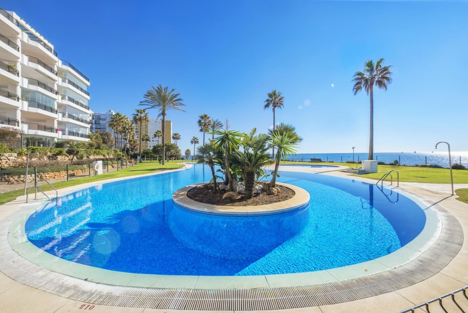 MI Capricho C16 Beachfront Apartment