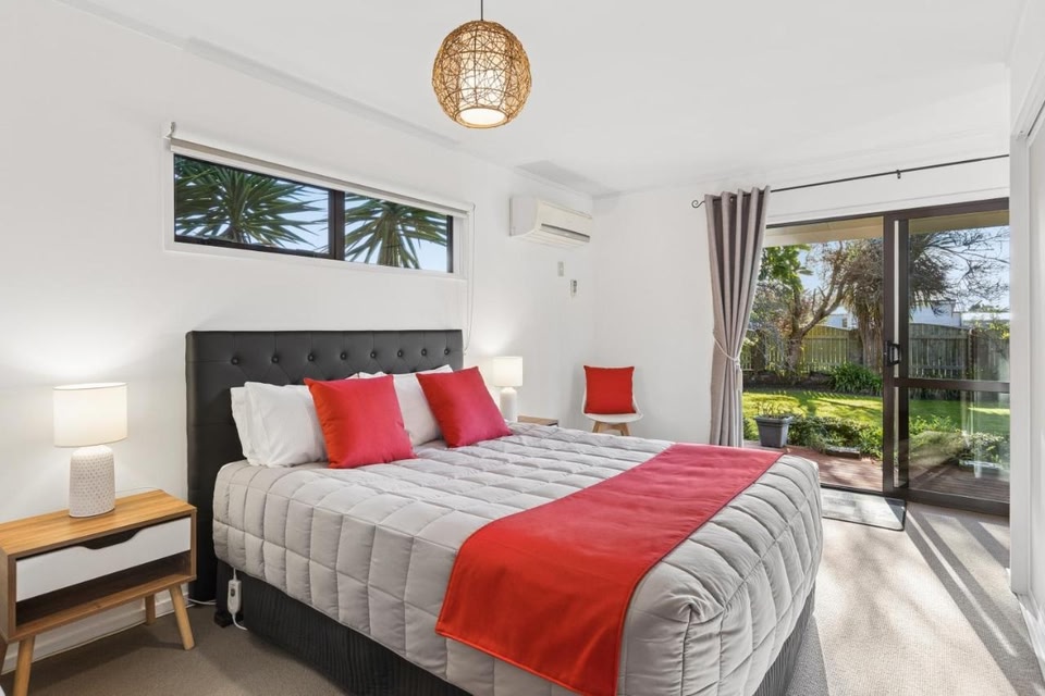 Modern-Immaculate-Spacious-Comfy Beds-Private