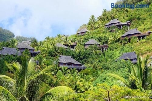 Luxurious Tropical Moorea Villa