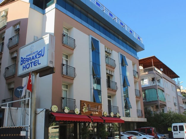 Berrak Su Hotel