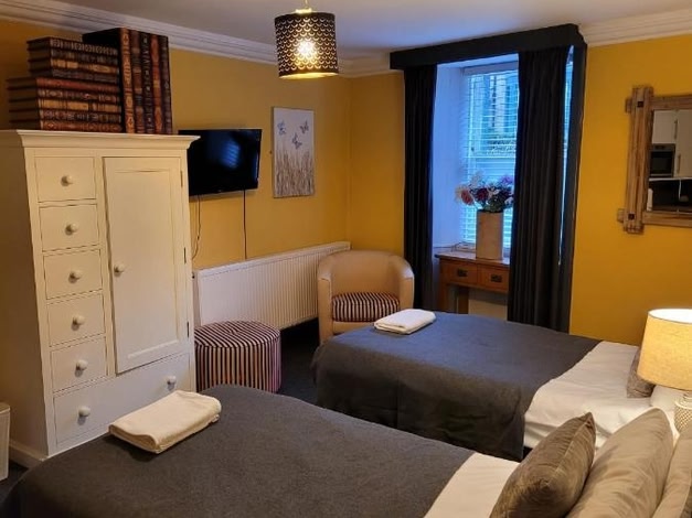 Luxe Rooms
