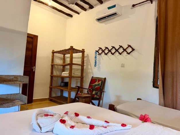Tropinest Bungalows & Hostel