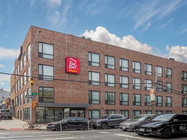 Red Roof Inn Plus Brooklyn - 3rd Ave