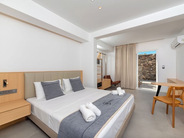 Nikos Hotel