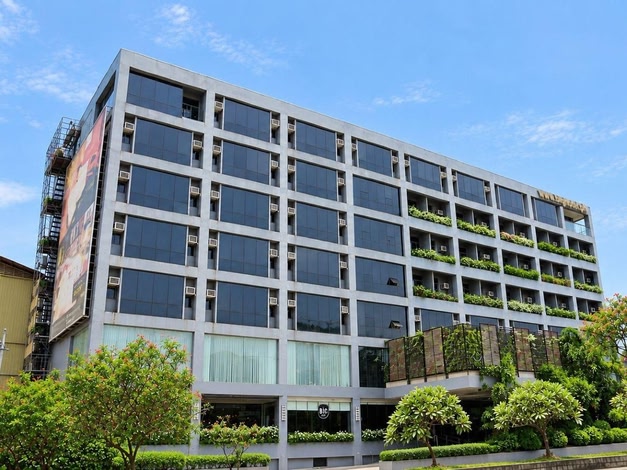Big Hotel