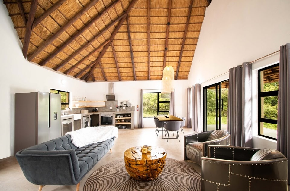 Roaming Setting Marlove Cottage - Pool - Free-Roaming Wildlife, Marloth Park Hotels ...