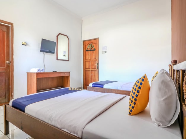Hotel Candra Adigraha