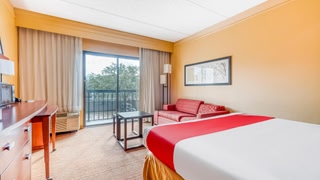 Super 8 by Wyndham Dallas Love Field Airport