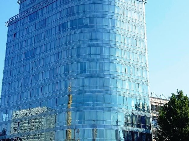Parkside Hotel & Apartments