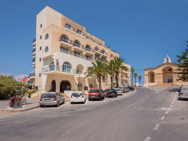 Gillieru Harbour Hotel