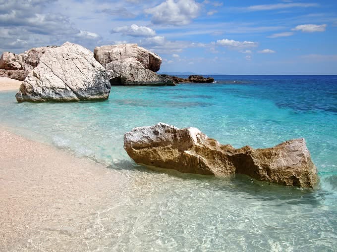 cala_mariolu_orosei_sardegna Solanas è la sesta spiaggia più bella della Sardegna secondo il portale Skyscanner