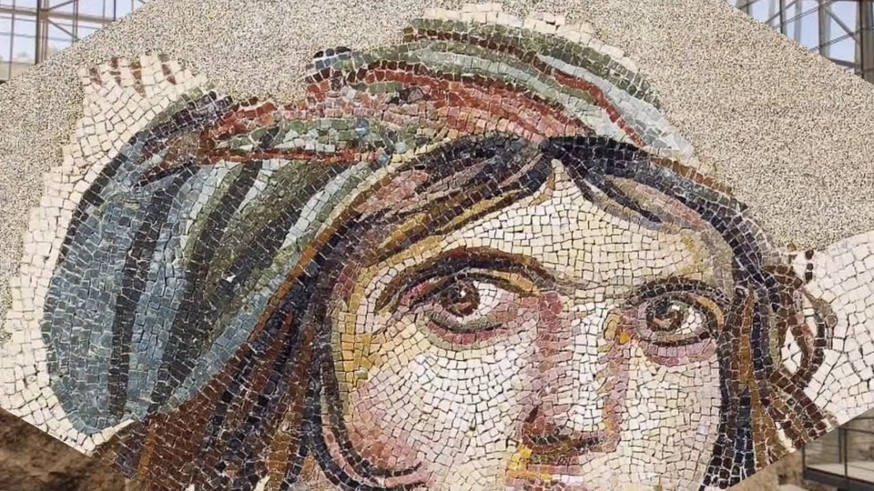 1992 yılında ortaya çıkarılmasından bu yana Zeugma’nın sembolüne dönüşmüş bir mozaik.