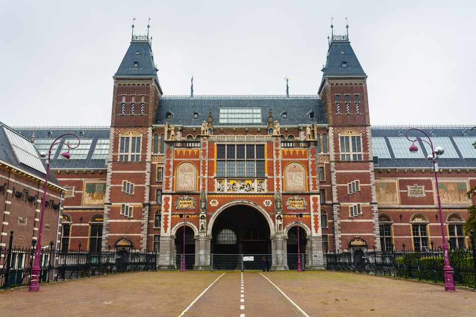 vé máy bay đi Amsterdam giá rẻ