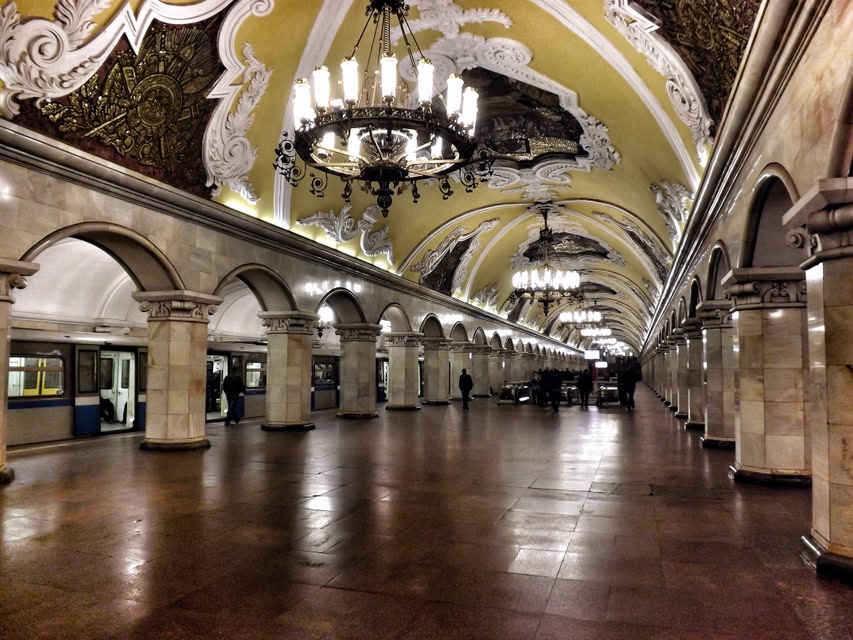 Dünyanın en büyük metro sistemlerinden biri olan Moskova metrosu.