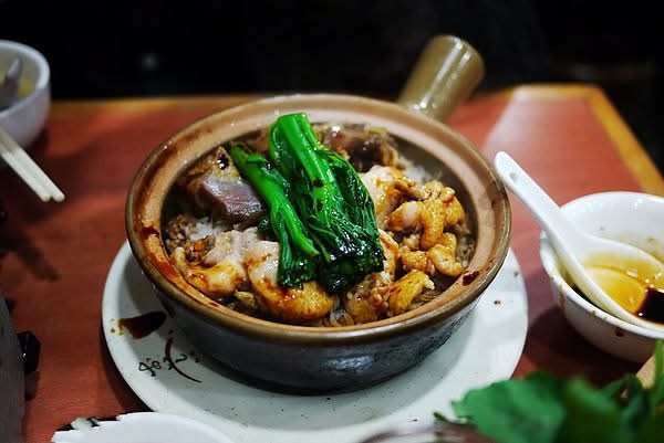 煲仔飯 煲仔飯