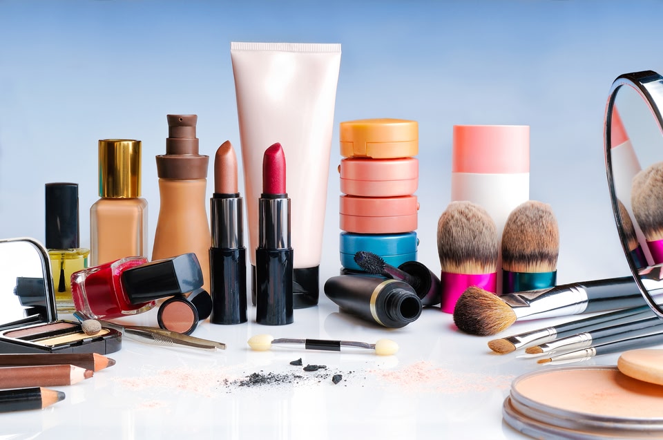 Makeup and cosmetic products - follow Skyscanner's packing tips on how to pack cosmetics