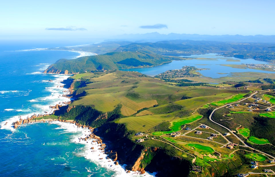 Άποψη του Γκάρντεν Ρουτ και της λίμνης Knysna.