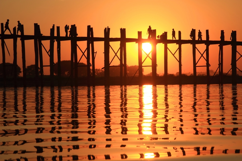 Ausflüge in Myanmar: Sonnenaufgang über der U Bein Brücke