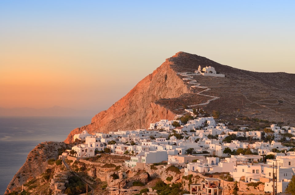 Η Χώρα της Φολέγανδρου το ξημέρωμα
