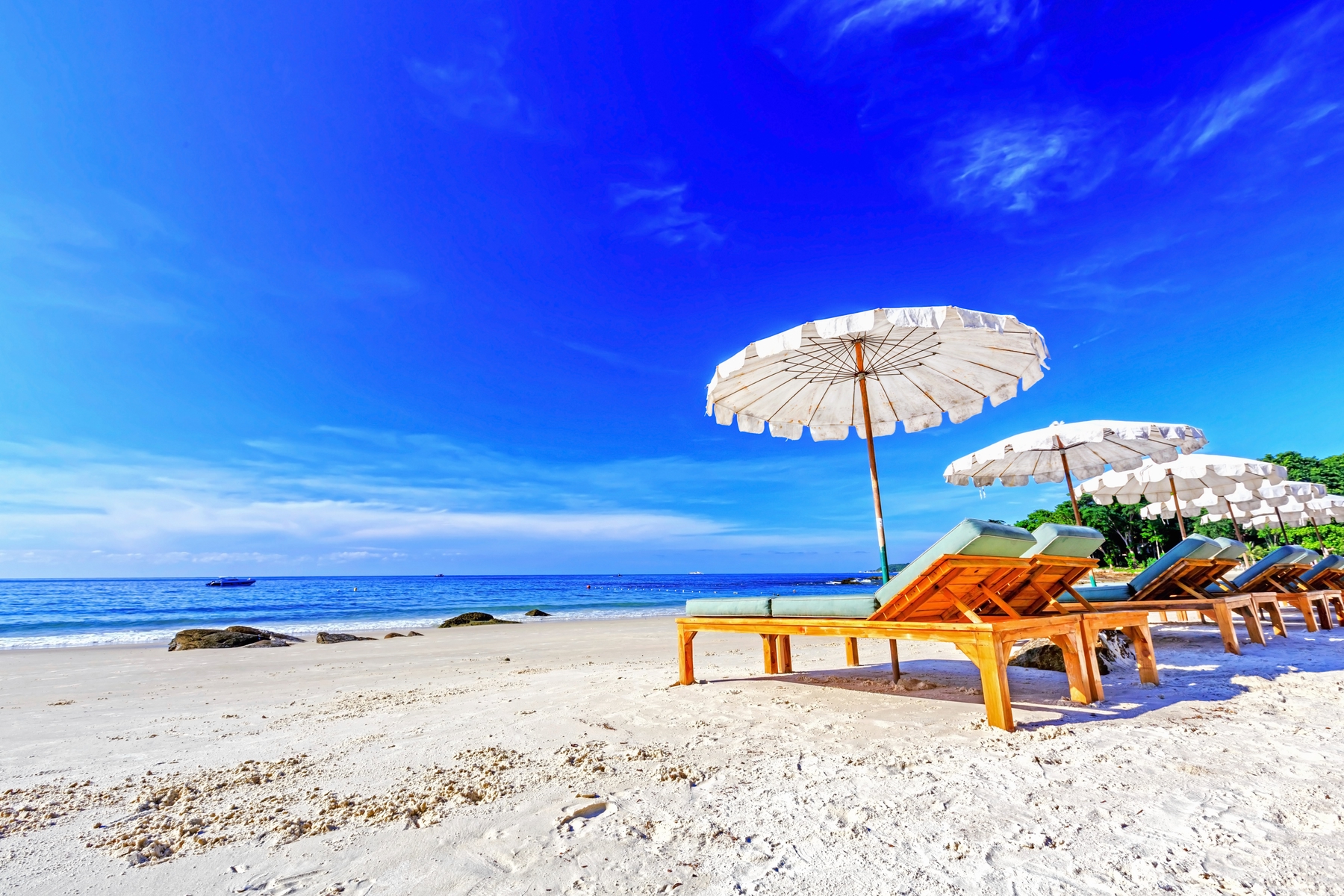 Peaceful beach in the Maldives: quieter beaches are one perk of travel planning during COVID-19