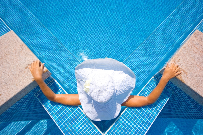 Mujer en una piscina